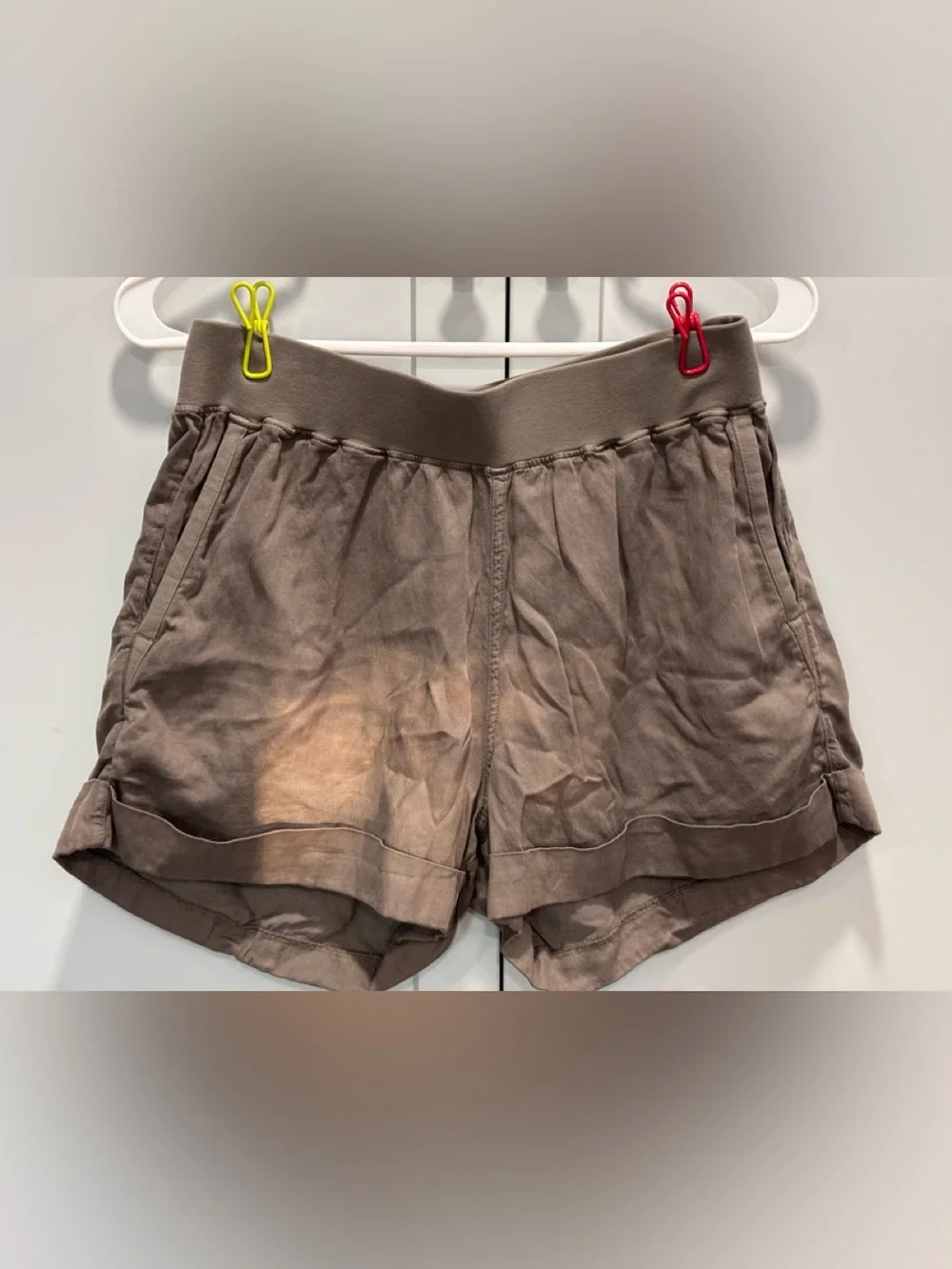 Faherty Hunter Green Arlie Linen Blend Shorts. Size M